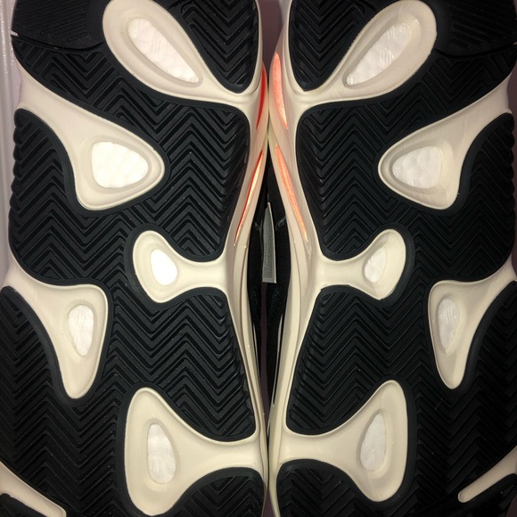 Yeezy 700 Wave Runner - Picture 2 of 3